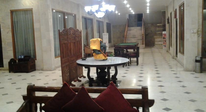 Oyo 2334 Melka Excelsior Hotel Singaraja Dış mekan fotoğraf