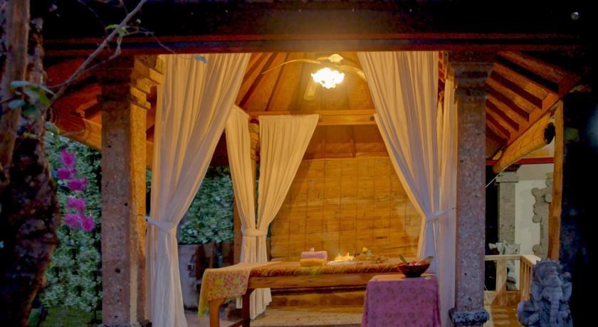 Oyo 2334 Melka Excelsior Hotel Singaraja Dış mekan fotoğraf