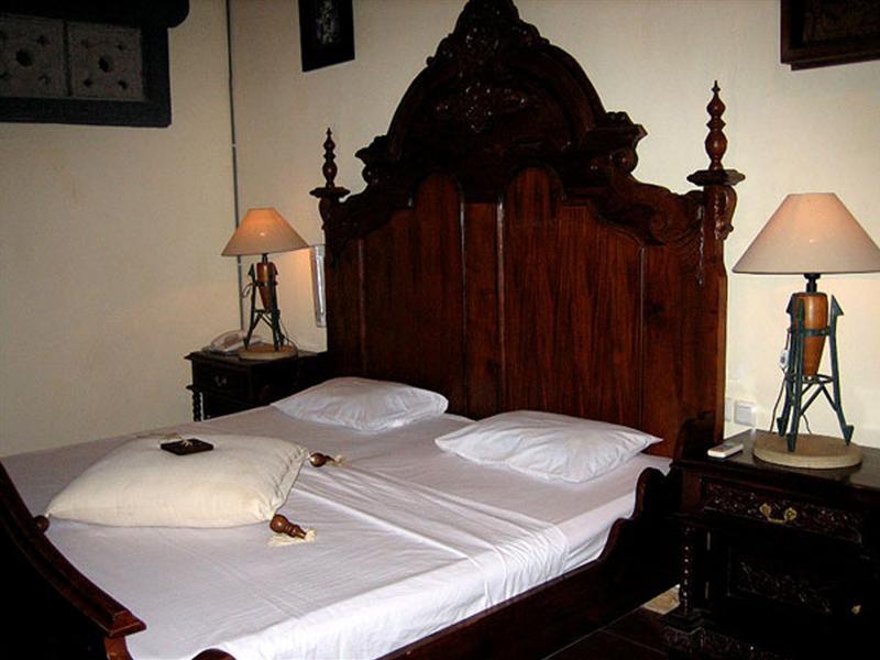 Oyo 2334 Melka Excelsior Hotel Singaraja Dış mekan fotoğraf