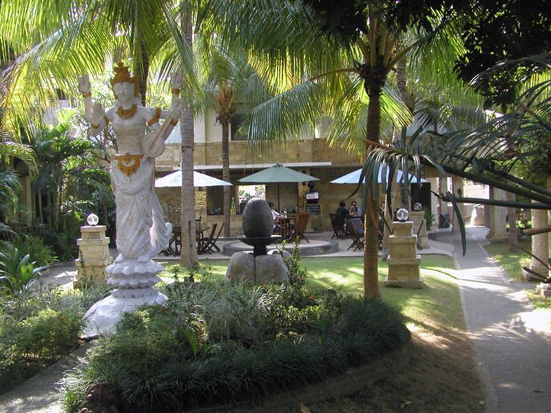 Oyo 2334 Melka Excelsior Hotel Singaraja Dış mekan fotoğraf