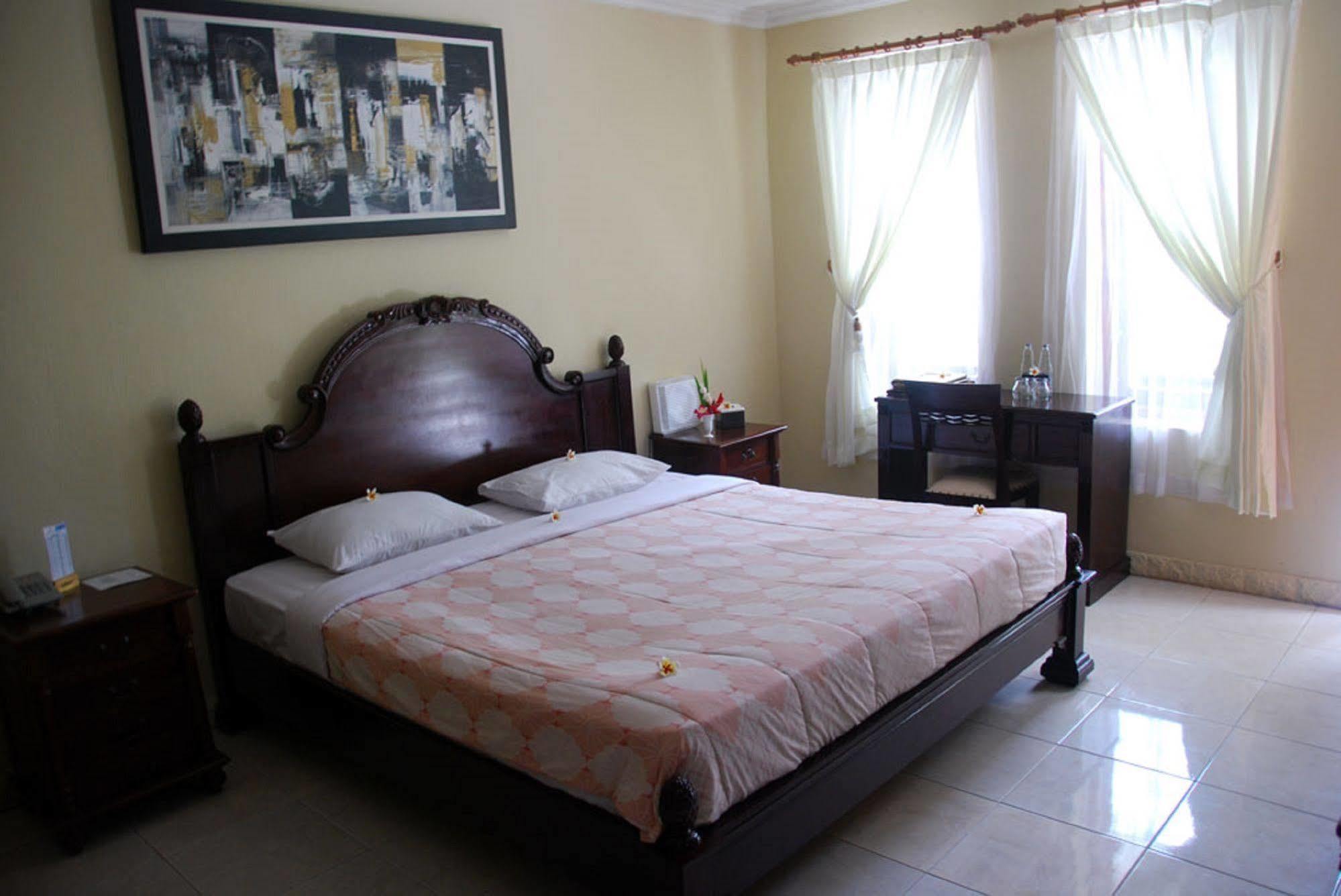 Oyo 2334 Melka Excelsior Hotel Singaraja Dış mekan fotoğraf