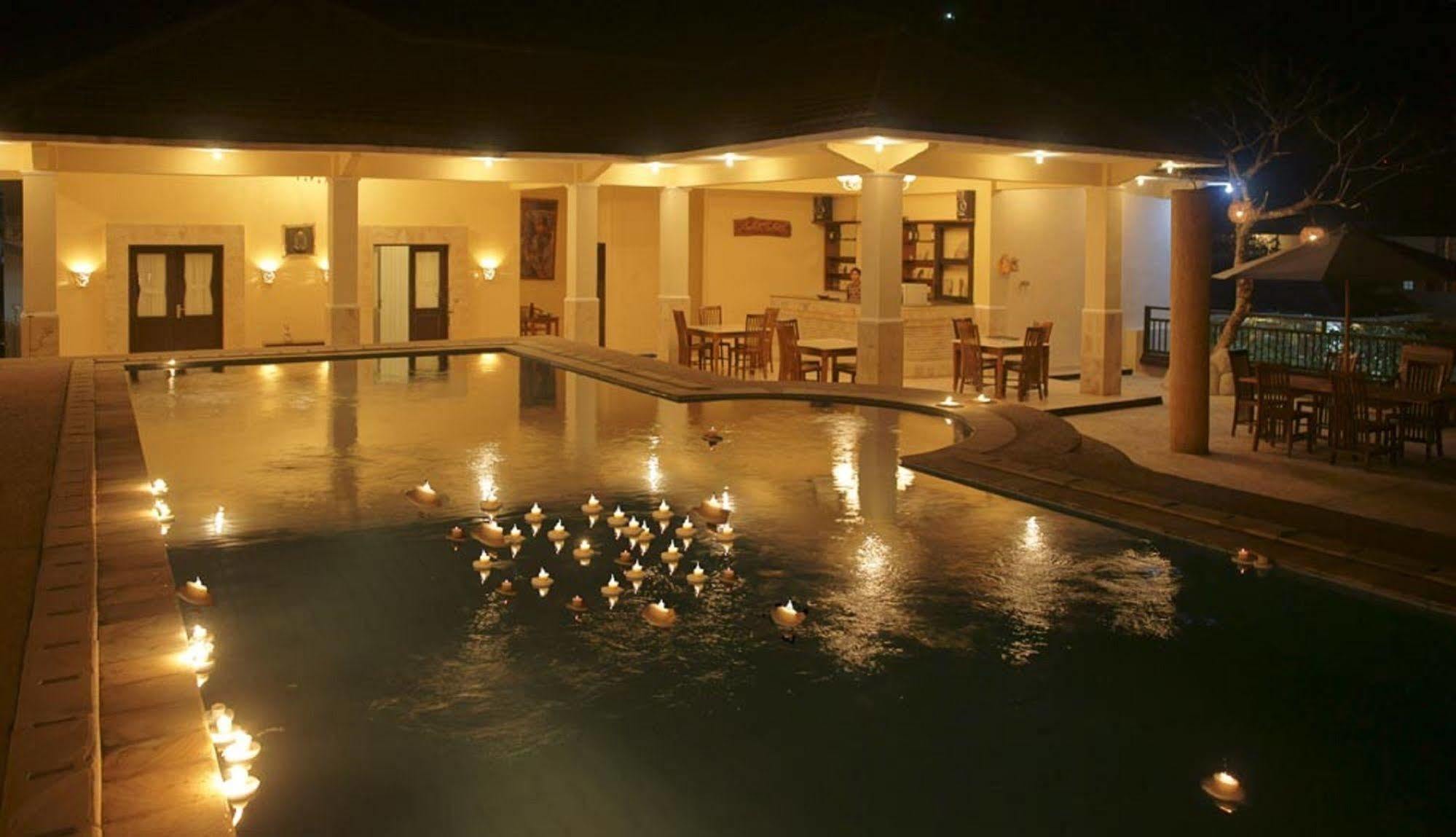 Oyo 2334 Melka Excelsior Hotel Singaraja Dış mekan fotoğraf