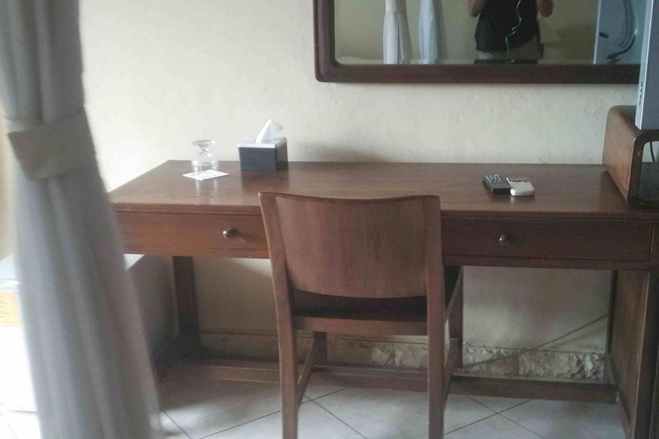 Oyo 2334 Melka Excelsior Hotel Singaraja Dış mekan fotoğraf