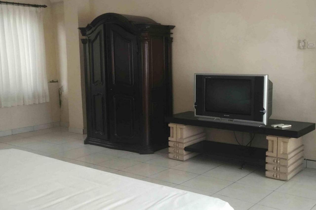 Oyo 2334 Melka Excelsior Hotel Singaraja Dış mekan fotoğraf
