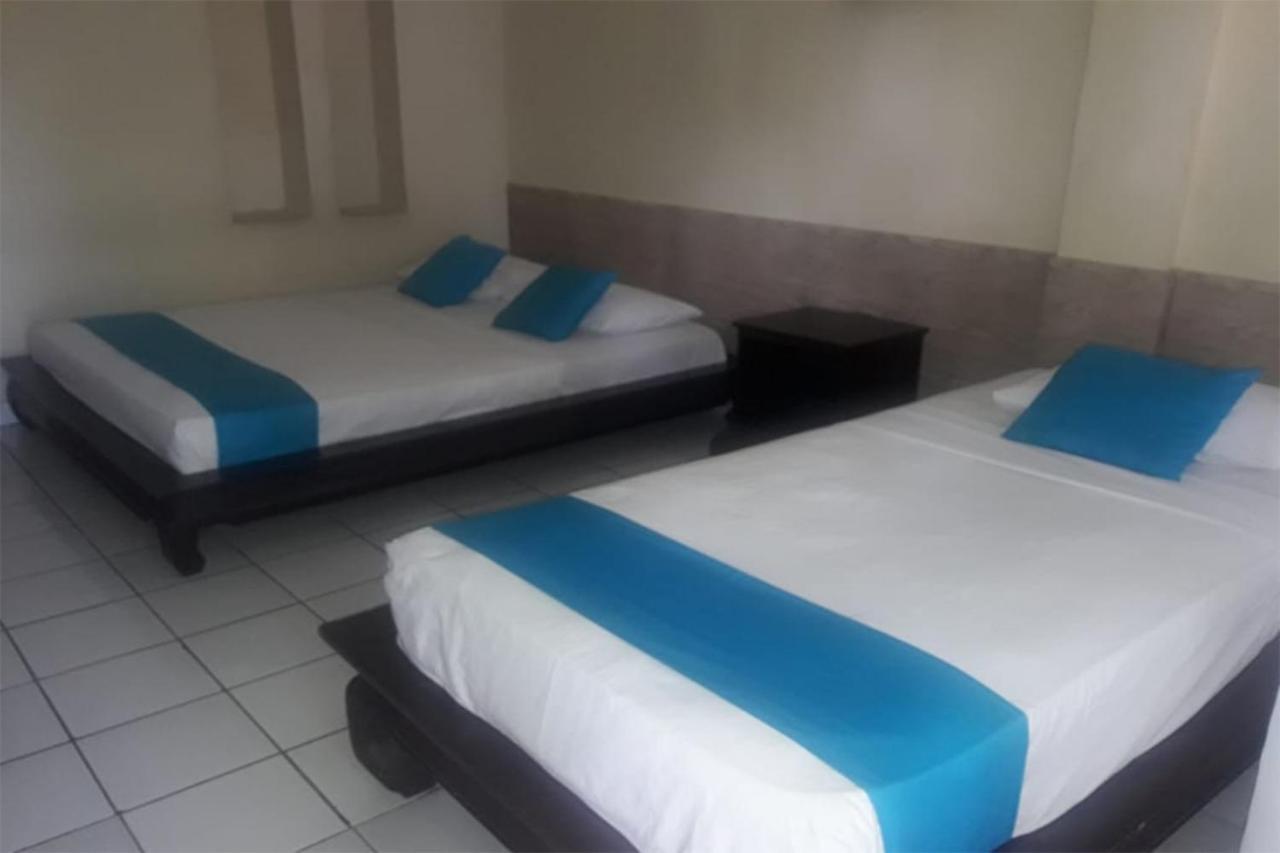 Oyo 2334 Melka Excelsior Hotel Singaraja Dış mekan fotoğraf