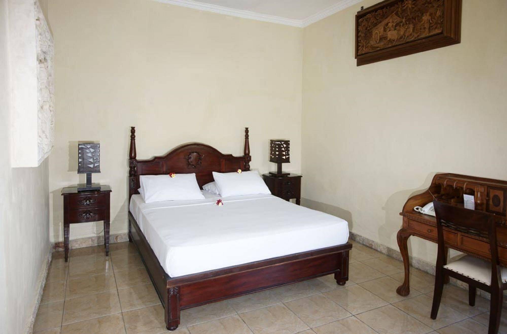 Oyo 2334 Melka Excelsior Hotel Singaraja Dış mekan fotoğraf